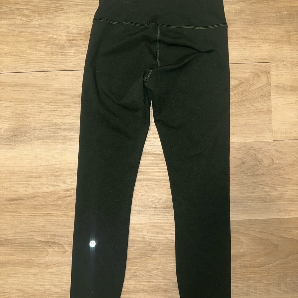 Lululemon rainforest green Wunder Train 25” Leggings
